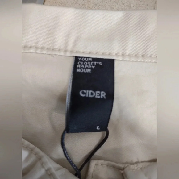Cider long sleeve button down cream color blouse raw hem size L NWT - Picture 4 of 5